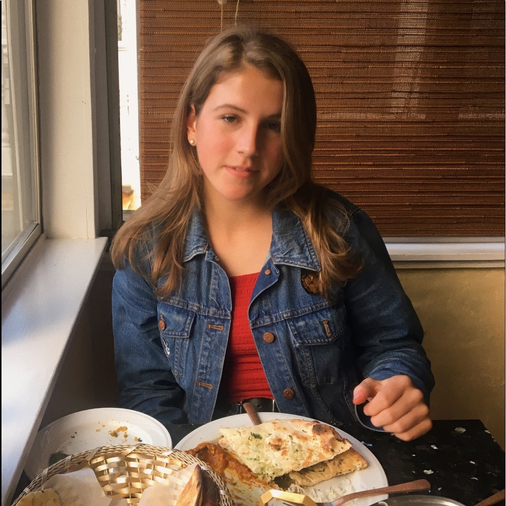 Meet your Posher, Claudia